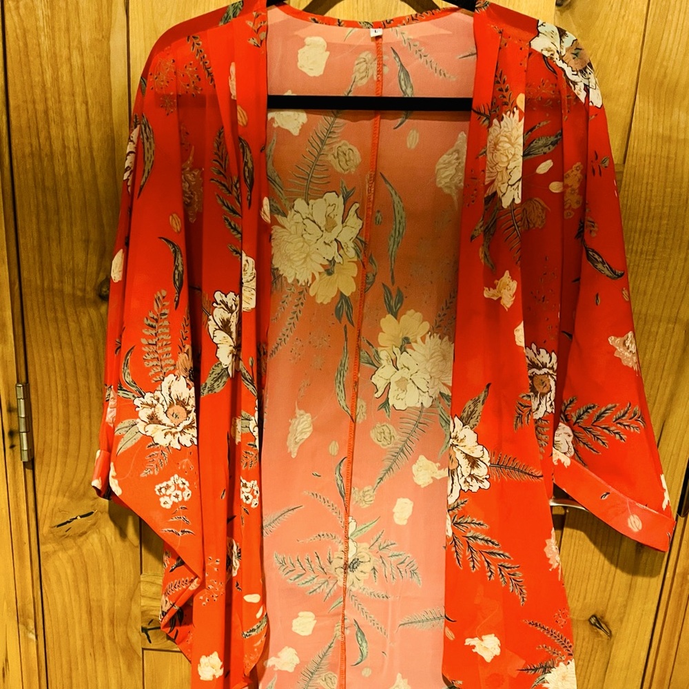 Red floral kimono-style duster, size large